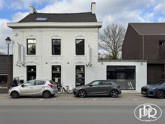 *** OFFRE ACCEPTÉE *** Immeuble avec revenu locatif annuel ± 46.000 €.