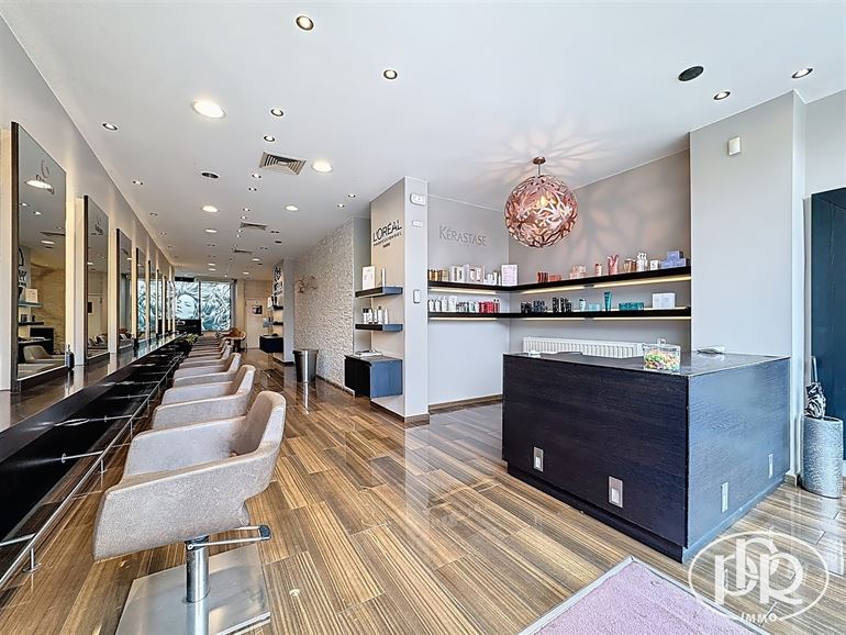 Moderne, parking, visibilité - WAVRE