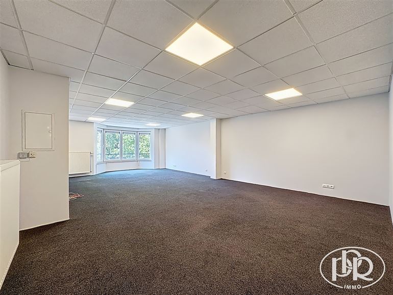 1er étage centre ville, parking face à l'immeuble