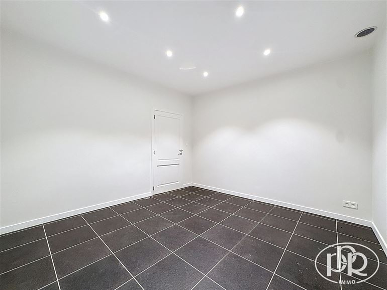 Ensemble immobilier polyvalent, parkings