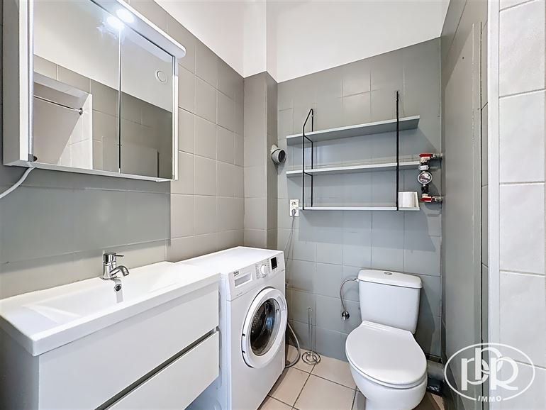 ***SIGNATURE DE BAIL EN COURS*** RÉNOVÉ ! Bureau + Cave privative et machine à laver