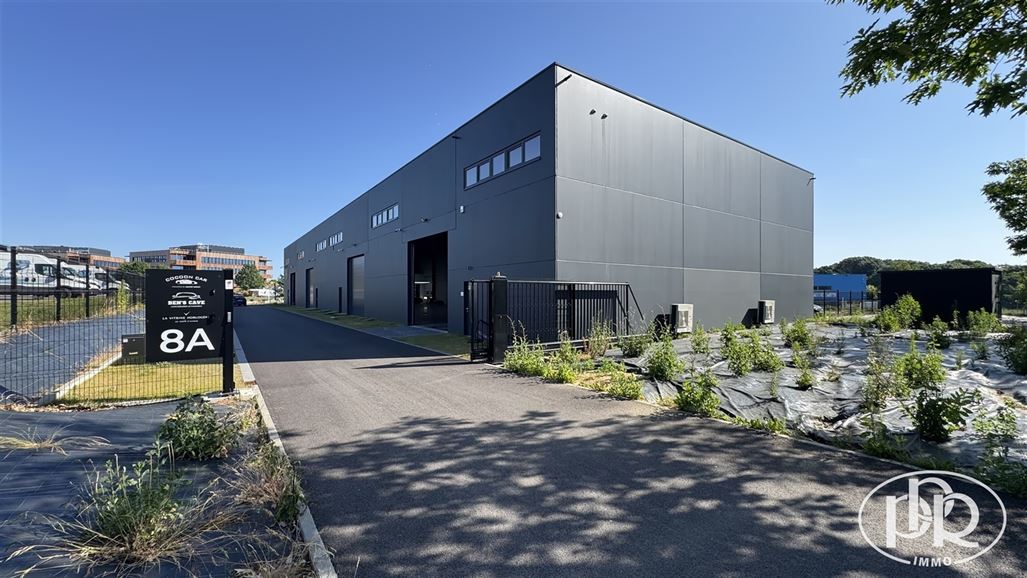 Zoning Nord, parking, accès aisé, casco