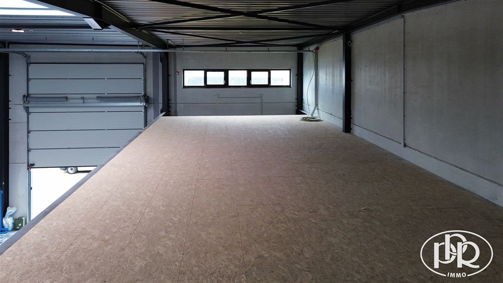 Zoning Nord, parking, accès aisé, casco