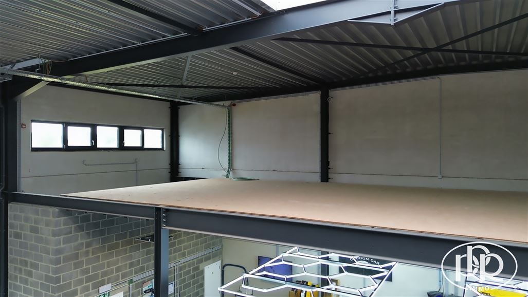 Zoning Nord, parking, accès aisé, casco