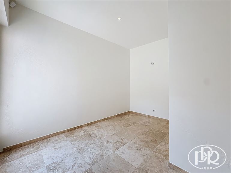 Ensemble immobilier polyvalent, parkings