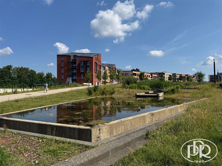 Parking privatif et sécurisé, balcon