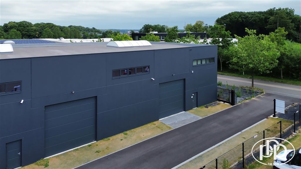 Zoning Nord, parking, accès aisé