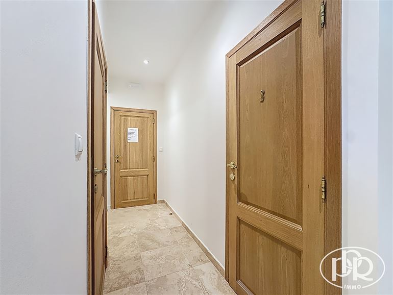 Ensemble immobilier polyvalent, parkings