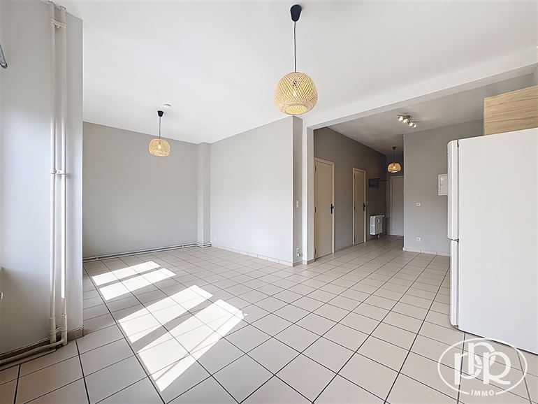 ***SIGNATURE DE BAIL EN COURS*** RÉNOVÉ ! Bureau + Cave privative et machine à laver