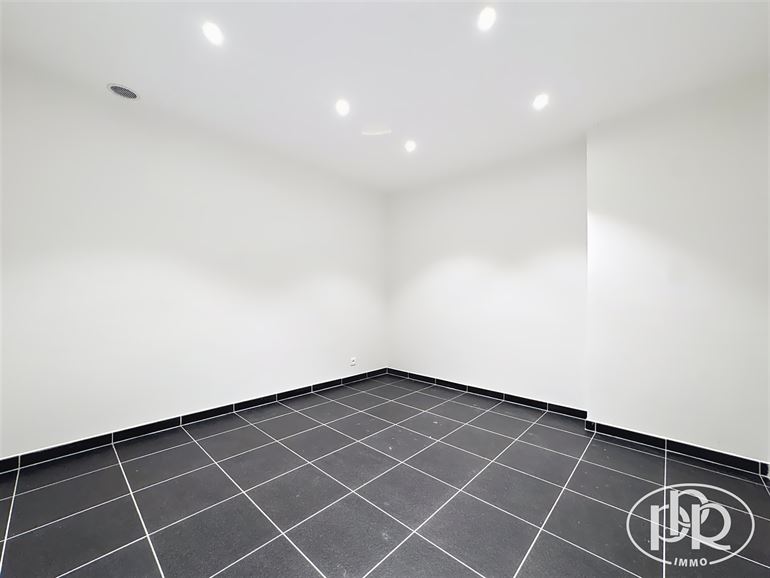 Ensemble immobilier polyvalent, parkings