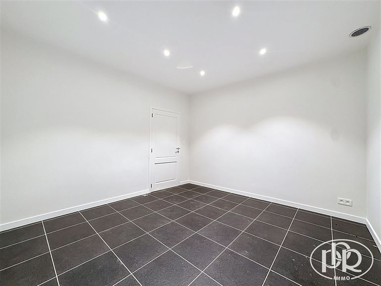 Ensemble immobilier polyvalent, parkings