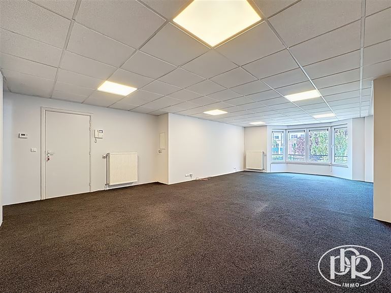 1er étage centre ville, parking face à l'immeuble