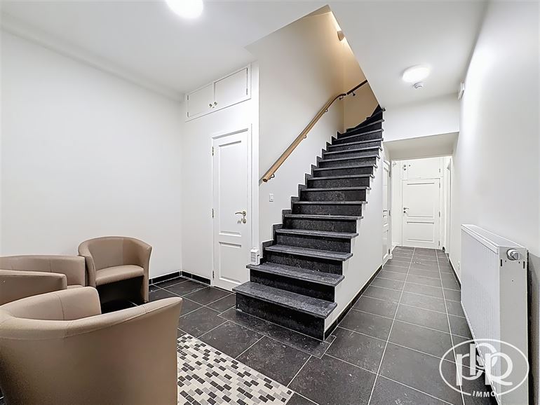 Ensemble immobilier polyvalent, parkings