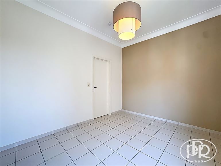 ***SIGNATURE DE BAIL EN COURS*** RÉNOVÉ ! Bureau + Cave privative et machine à laver