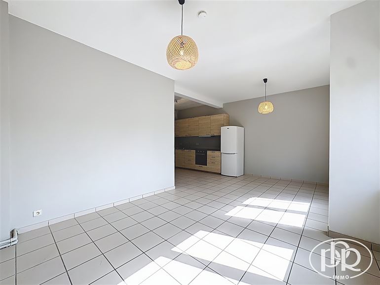 ***SIGNATURE DE BAIL EN COURS*** RÉNOVÉ ! Bureau + Cave privative et machine à laver