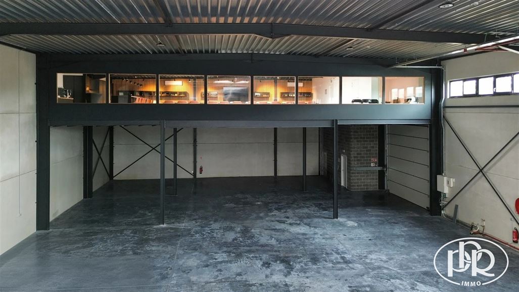 Zoning Nord, parking, accès aisé, casco