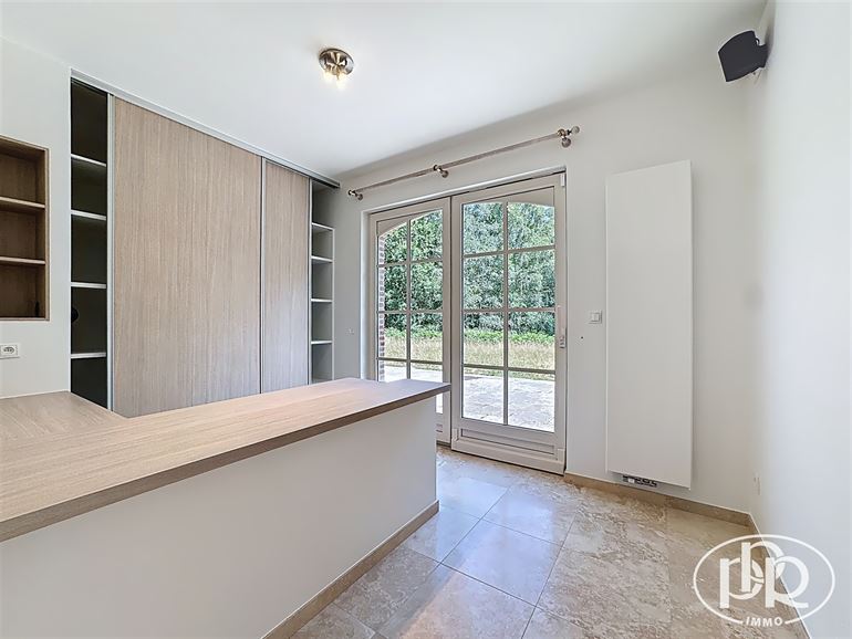 Ensemble immobilier polyvalent, parkings