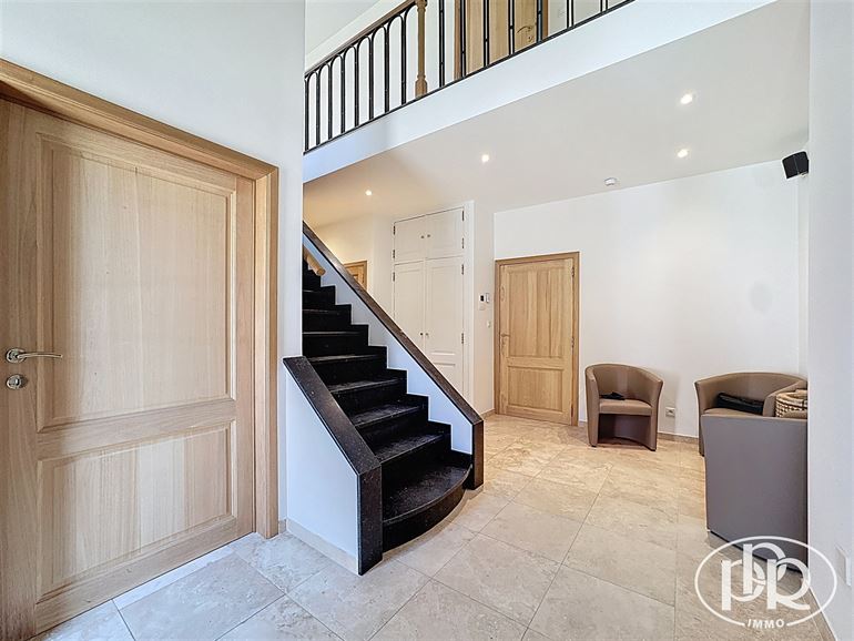 Ensemble immobilier polyvalent, parkings