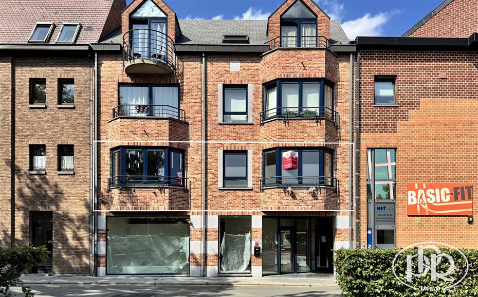 1er étage centre ville, parking face à l'immeuble - WAVRE