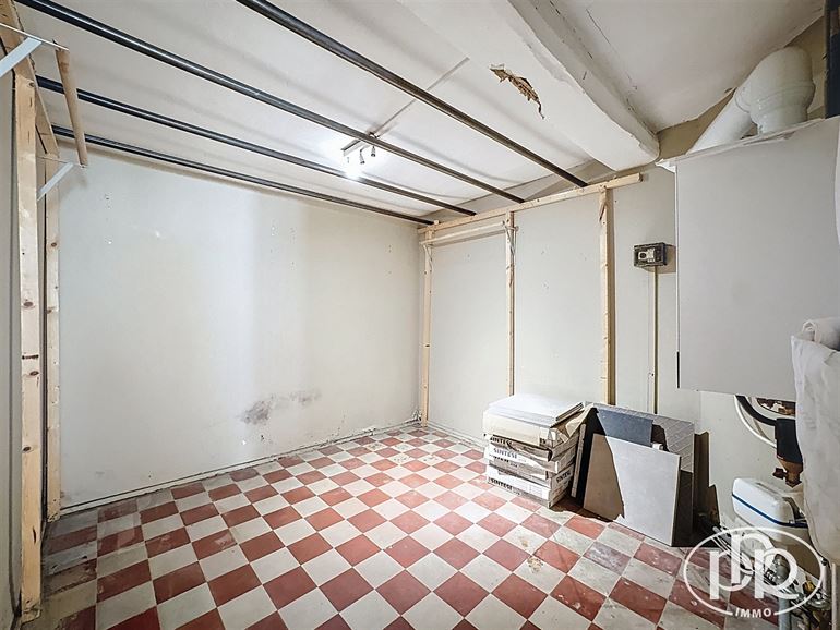 Emplacement commercial de 1er choix - Parking en face