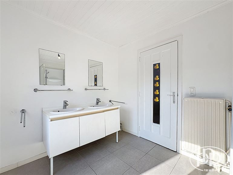 *** SIGNATURE DE BAIL EN COURS *** Jardin SUD de ± 100 m² avec dépendance