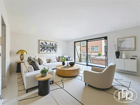 Appartement 2 chambres ± 80m² avec terrasse ± 10 m². Entièrement remis à neuf