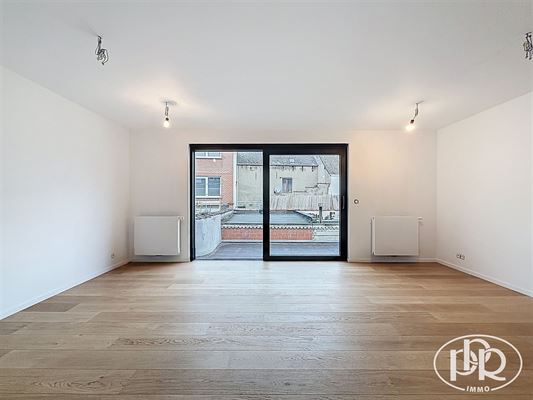 Appartement 2 chambres ± 80m² avec terrasse ± 10 m². Entièrement remis à neuf