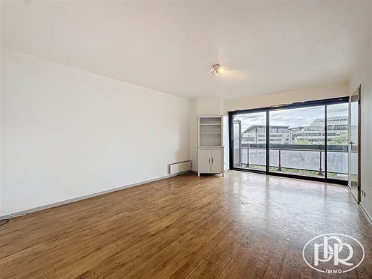 *** VENDU *** Studio de ± 35 m² situé au 7ème étage d’un immeuble avec ascenseur