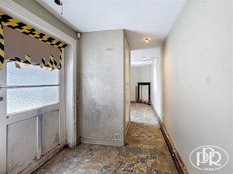 Emplacement commercial de 1er choix - Parking en face