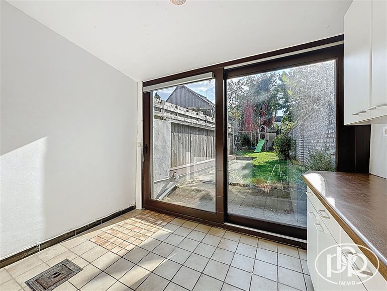 *** SIGNATURE DE BAIL EN COURS *** Jardin SUD de ± 100 m² avec dépendance