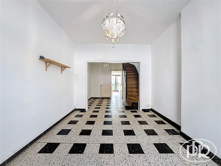 *** SIGNATURE DE BAIL EN COURS *** Jardin SUD de ± 100 m² avec dépendance