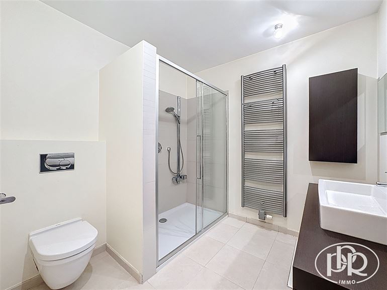 Rez-de chaussée avec terrasse et jardin privatif