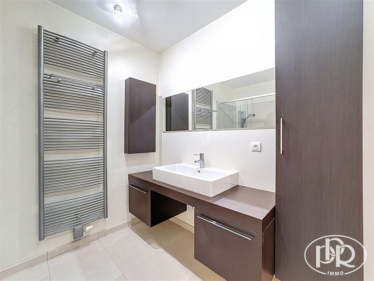 Rez-de chaussée avec terrasse et jardin privatif