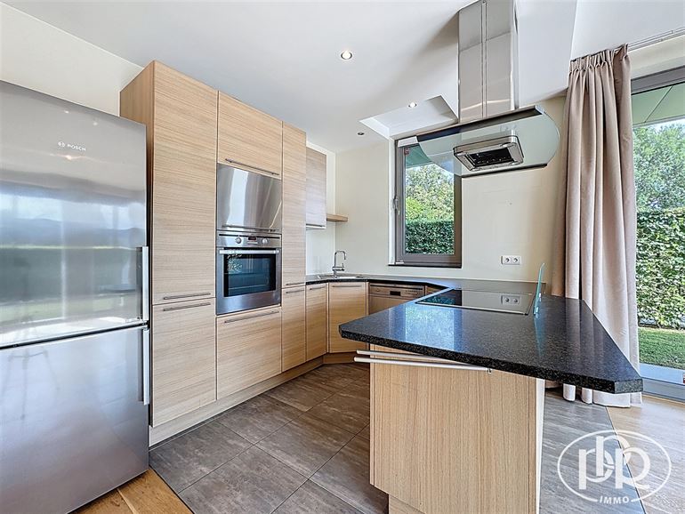 Rez-de chaussée avec terrasse et jardin privatif