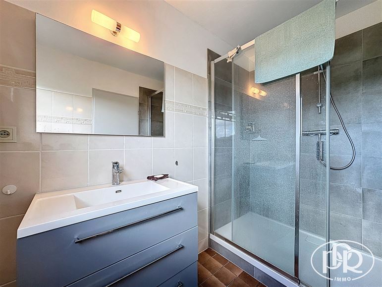 *** OFFRE ACCEPTÉE *** Rénové – Terrasse 9 m² – Cave privative