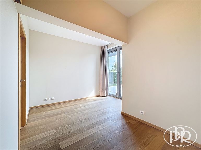 Rez-de chaussée avec terrasse et jardin privatif