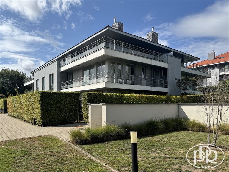 Rez-de chaussée avec terrasse et jardin privatif
