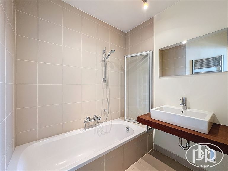 Rez-de chaussée avec terrasse et jardin privatif