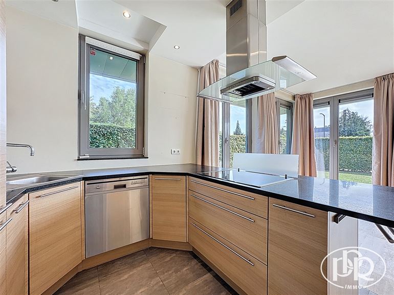 Rez-de chaussée avec terrasse et jardin privatif