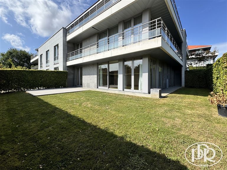 Rez-de chaussée avec terrasse et jardin privatif