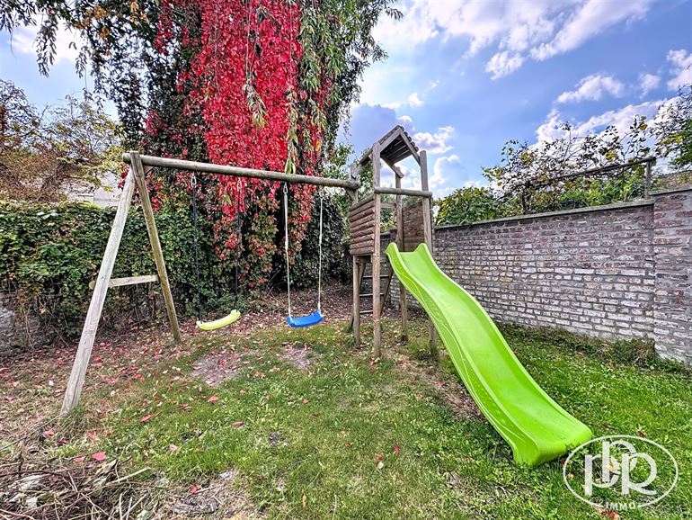 *** SIGNATURE DE BAIL EN COURS *** Jardin SUD de ± 100 m² avec dépendance