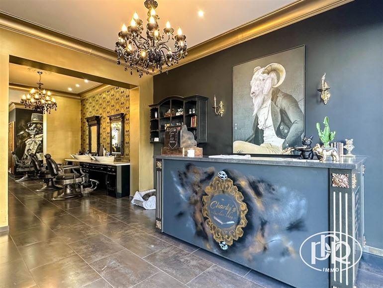 Poss. appartement + commerce