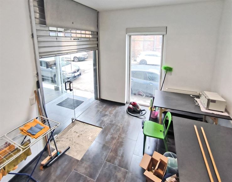 Poss. appartement + commerce