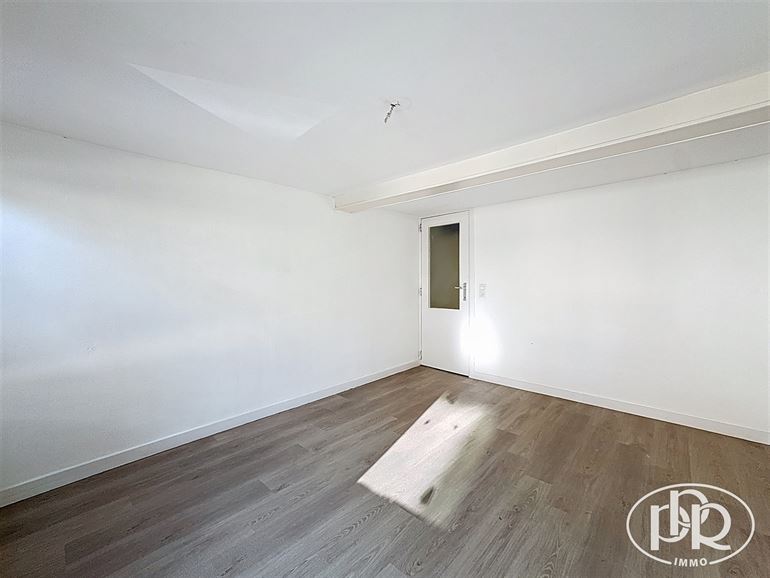 *** SIGNATURE DE BAIL EN COURS *** Jardin SUD de ± 100 m² avec dépendance