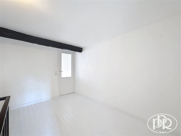 *** SIGNATURE DE BAIL EN COURS *** Jardin SUD de ± 100 m² avec dépendance