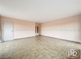 Parking privatif, cave et 2 terrasses arrière - WAVRE Parking privatif, cave et 2 terrasses arrière - WAVRE