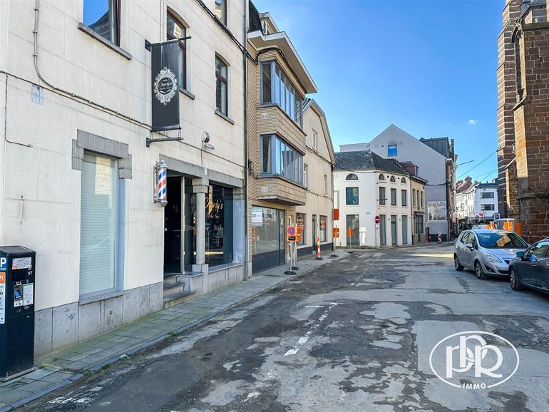 Poss. appartement + commerce