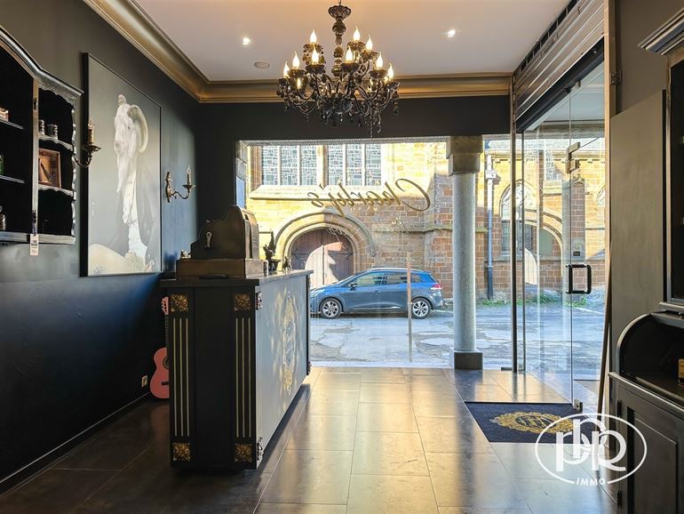 Poss. appartement + commerce