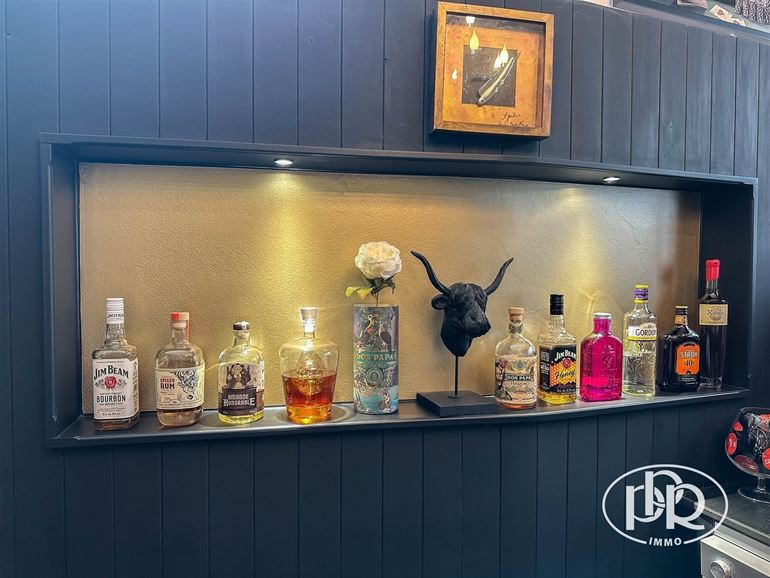 Poss. appartement + commerce