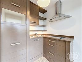 ***SIGNATURE DE COMPROMIS EN COURS*** Parking privé, cave, piscine intérieur, sauna, tennis - WOLUWE-SAINT-ÉTIENNE